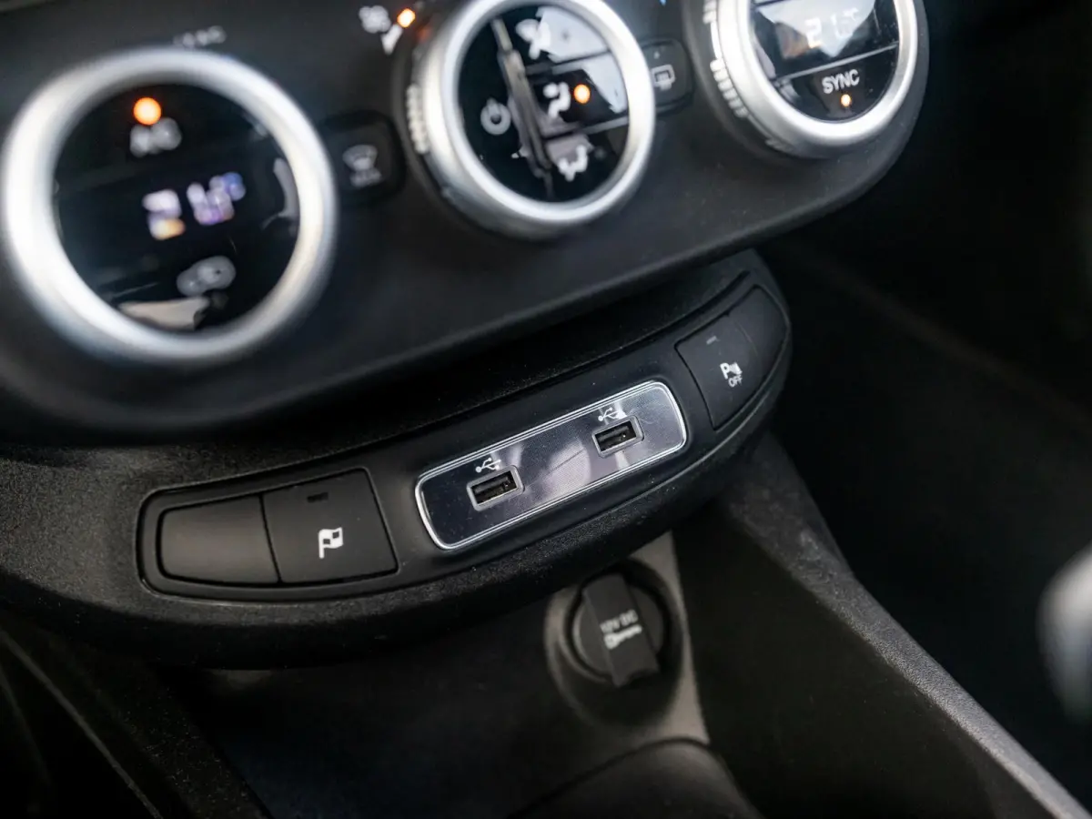 1.3 Turbo 150pk Sport l Automaat l Navi l Clima l Camera | Apple Carplay | PDC | 18" | Priv. Glass