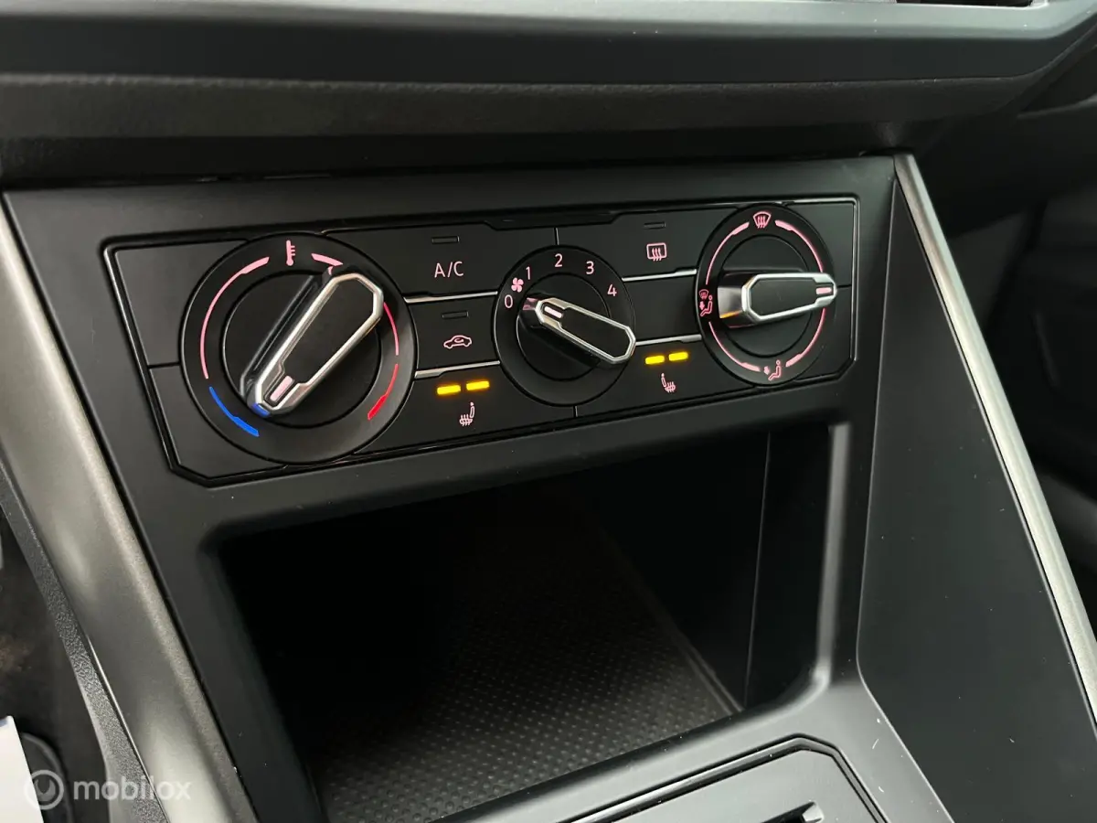 1.0 Carplay Stoelverwarming ZUINIG PDC