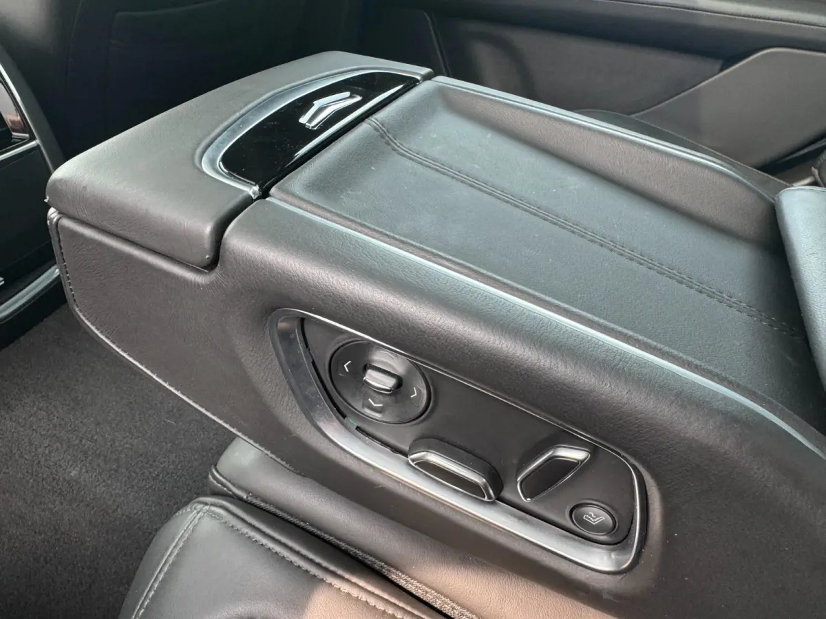 3.0 V6 AWD Platinum