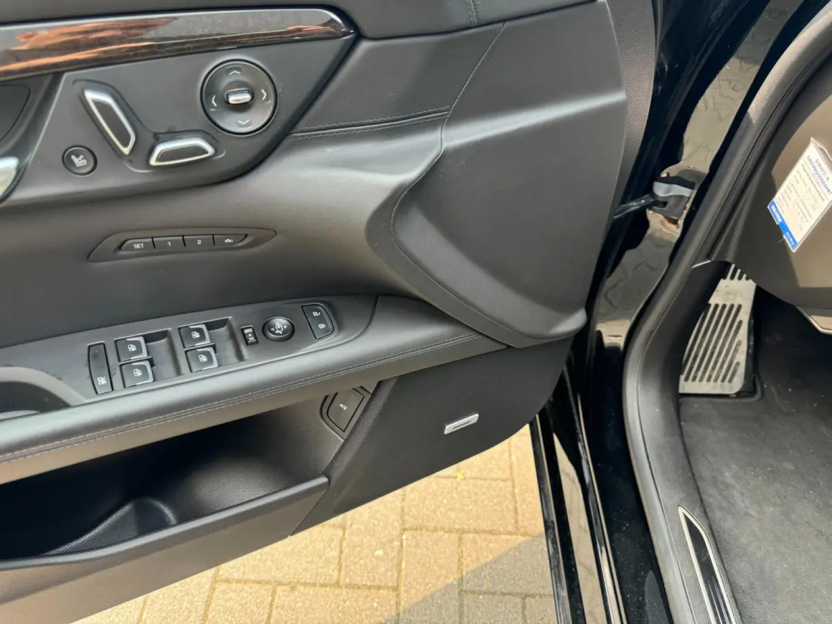 3.0 V6 AWD Platinum