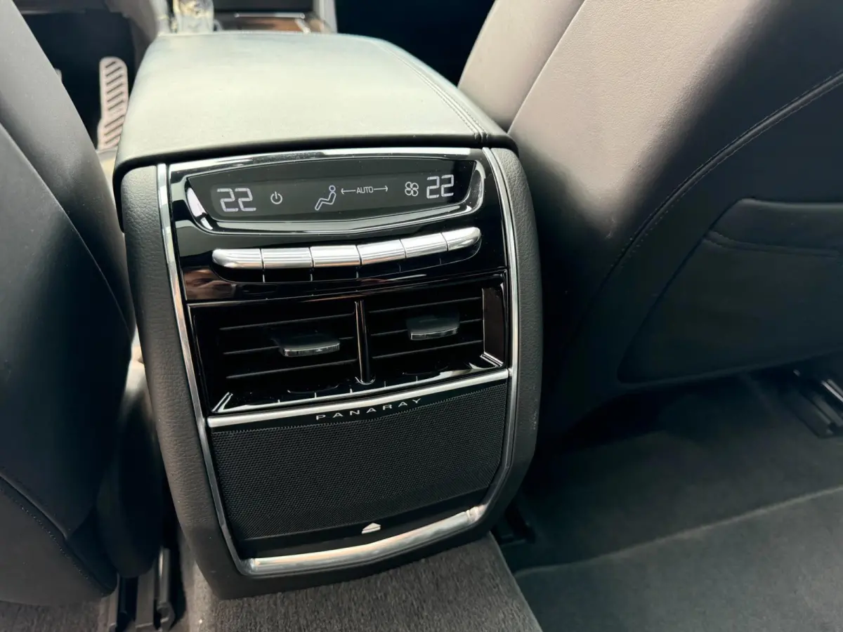 3.0 V6 AWD Platinum