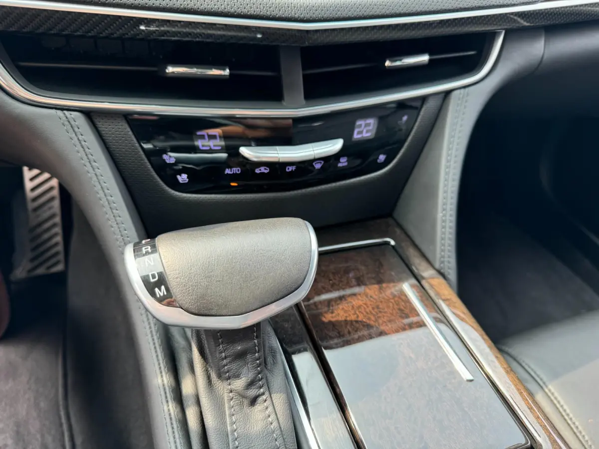 3.0 V6 AWD Platinum