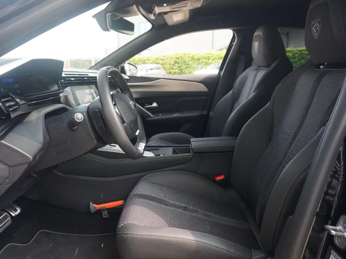 1.6 Plug-in Hybrid 225 GT
