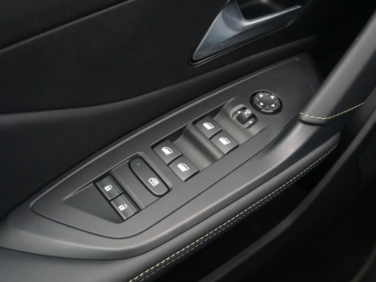 1.6 Plug-in Hybrid 225 GT