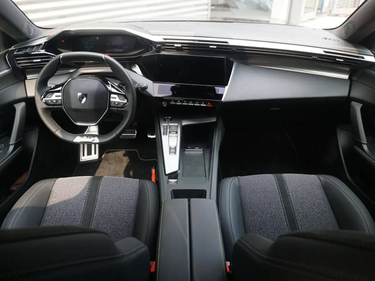 1.6 Plug-in Hybrid 225 GT