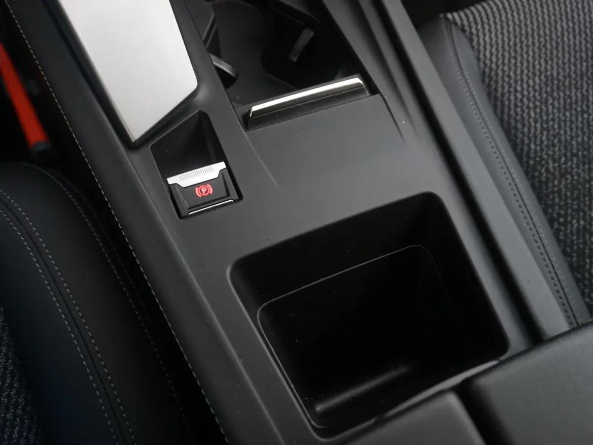 1.6 Plug-in Hybrid 225 GT