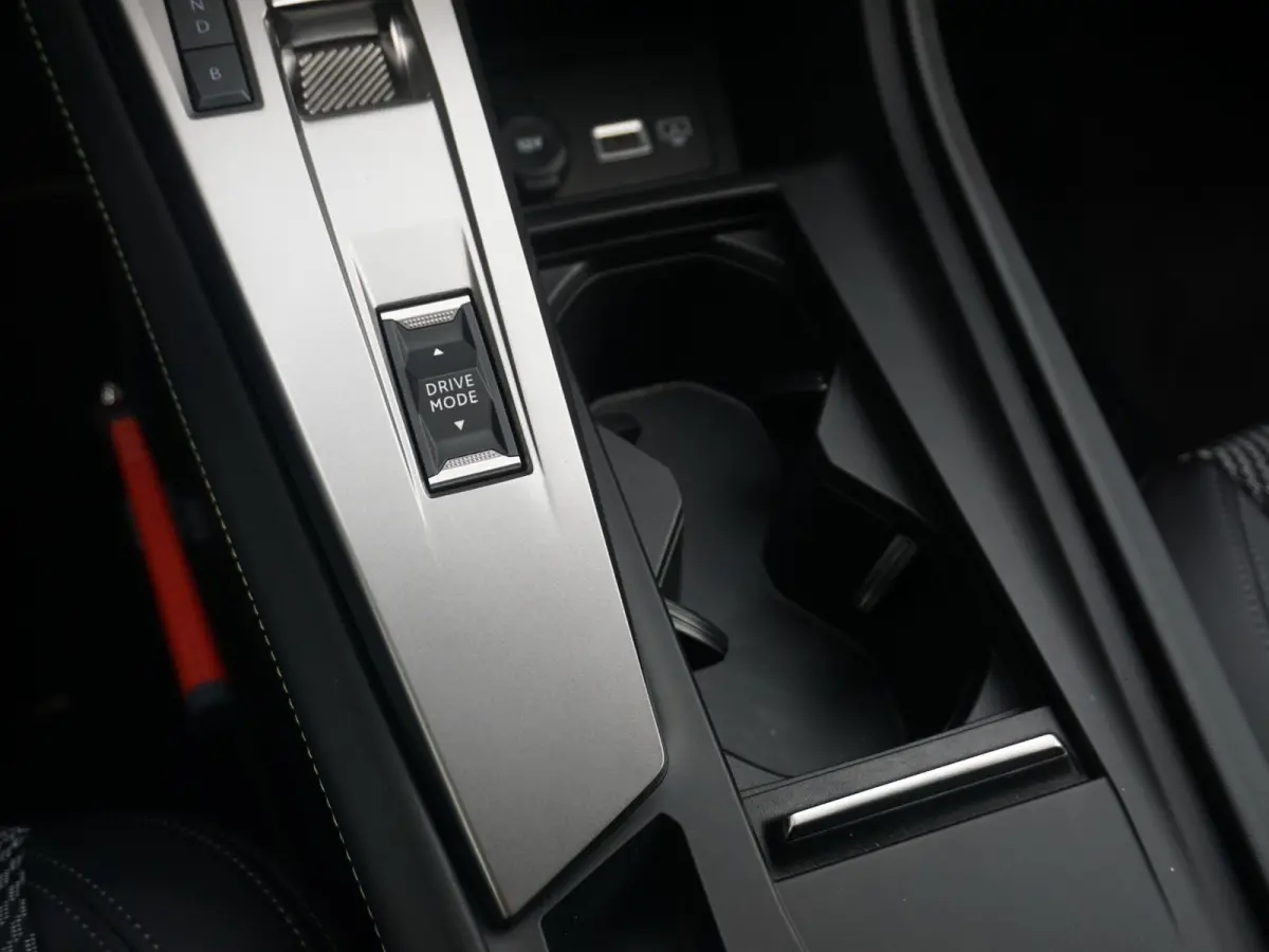 1.6 Plug-in Hybrid 225 GT
