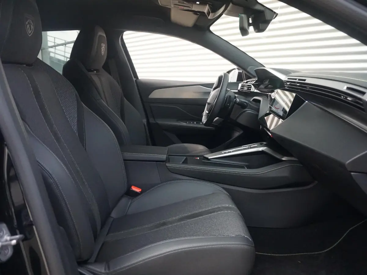 1.6 Plug-in Hybrid 225 GT