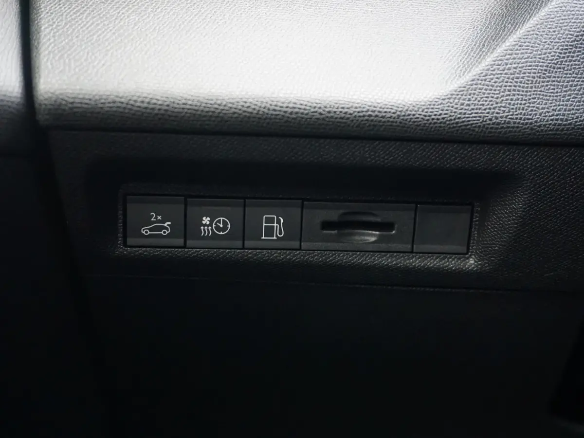 1.6 Plug-in Hybrid 225 GT