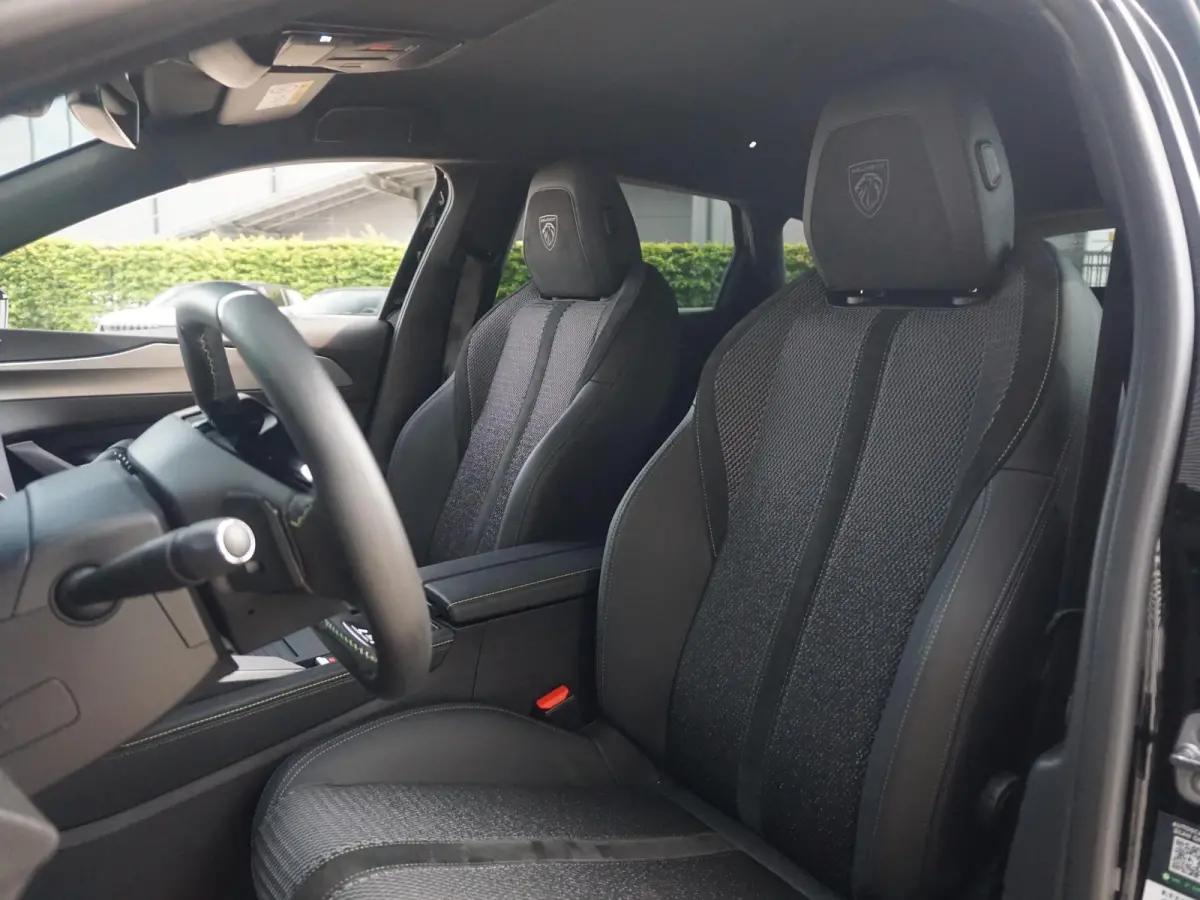1.6 Plug-in Hybrid 225 GT