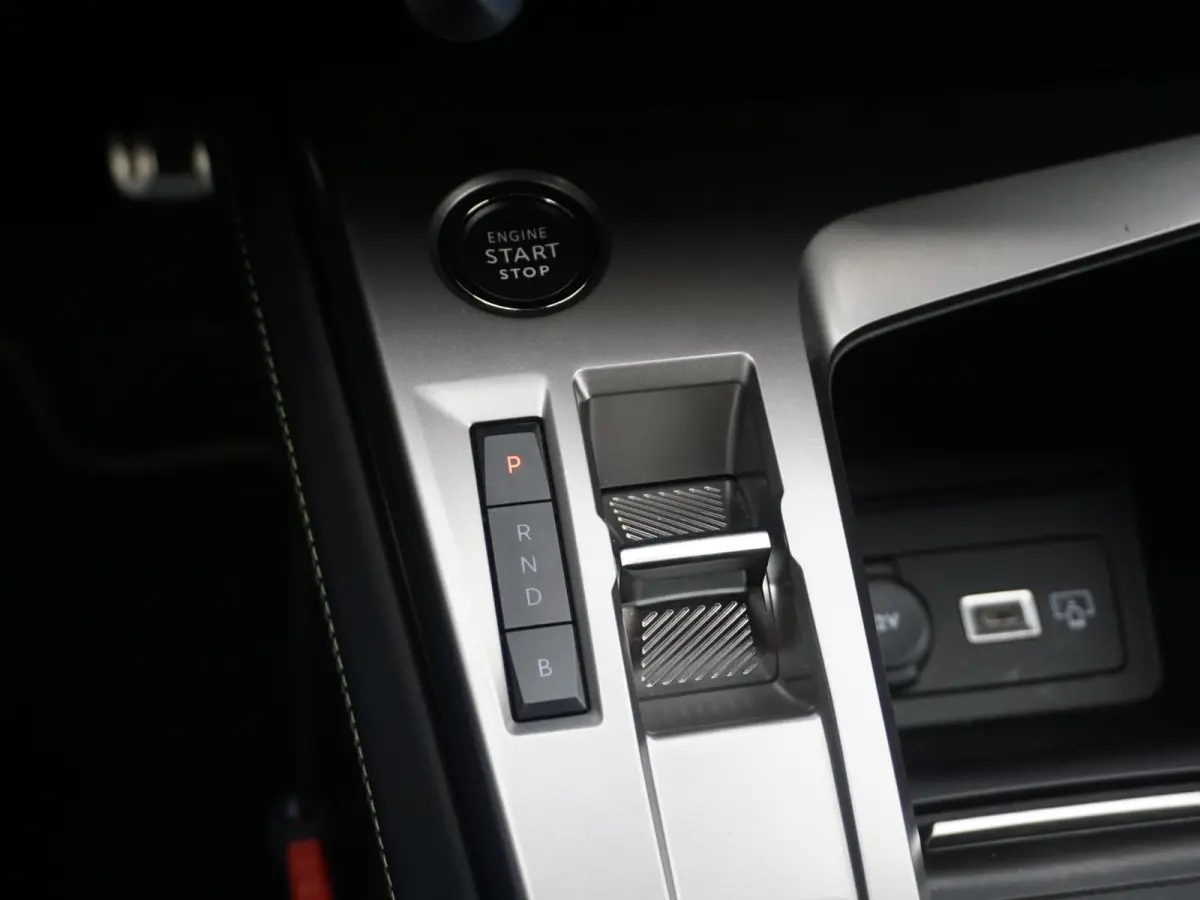 1.6 Plug-in Hybrid 225 GT