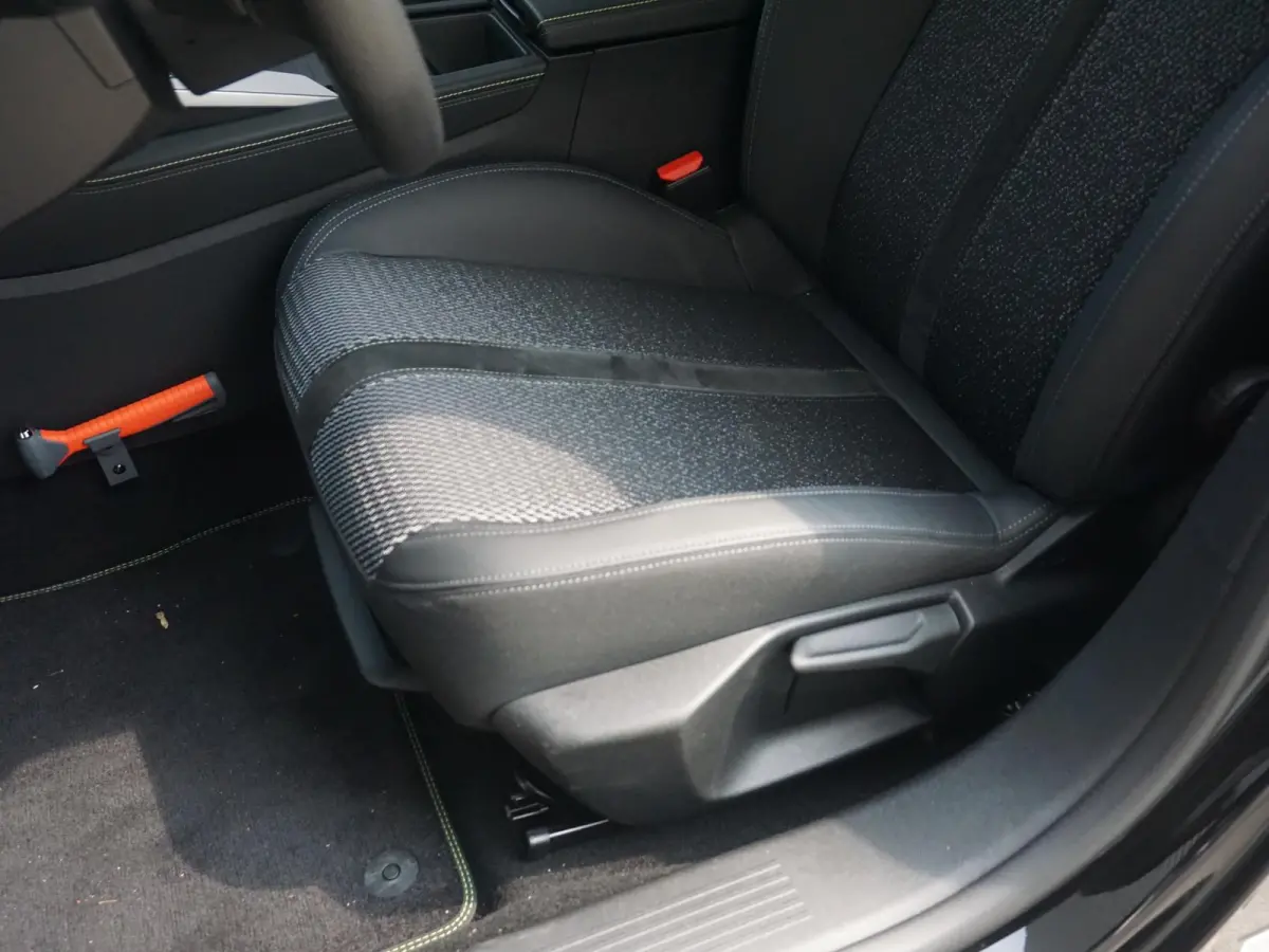 1.6 Plug-in Hybrid 225 GT
