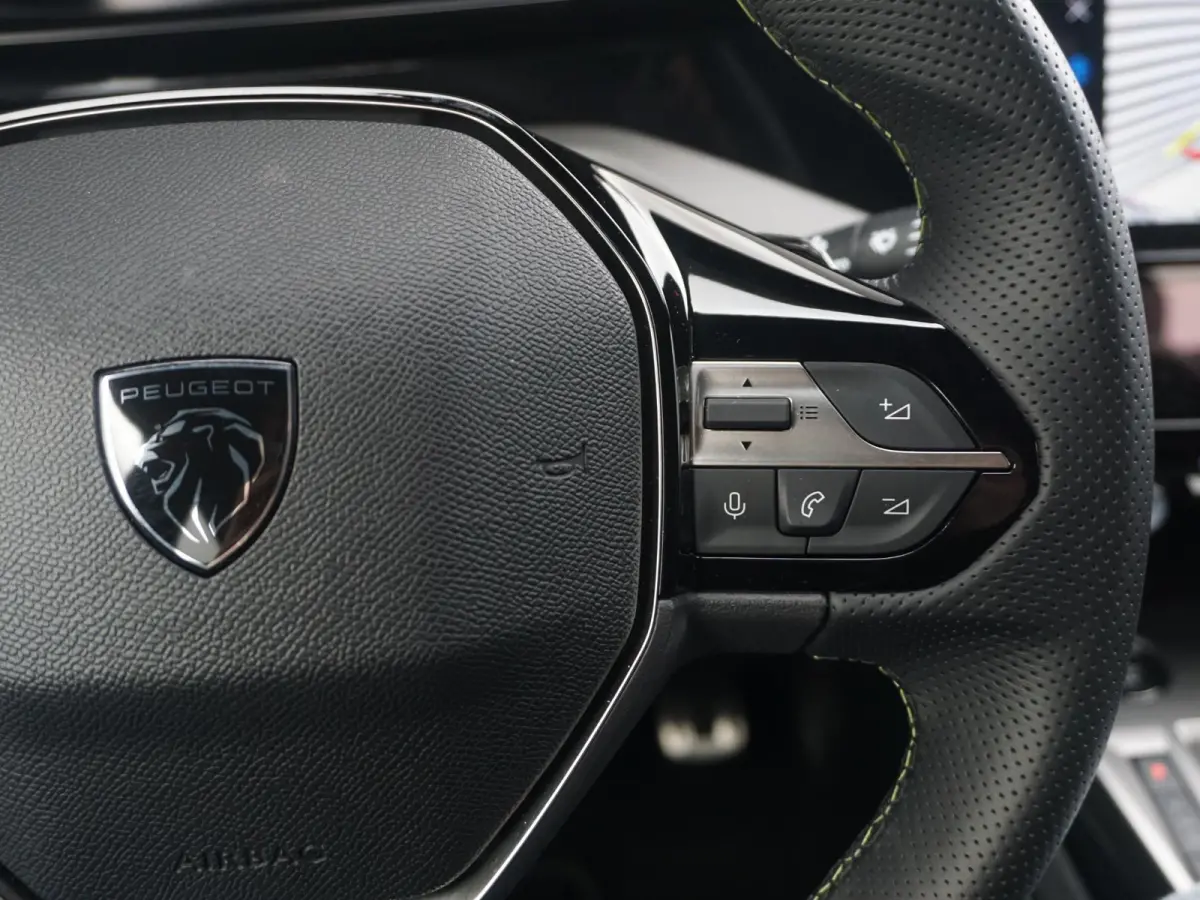 1.6 Plug-in Hybrid 225 GT