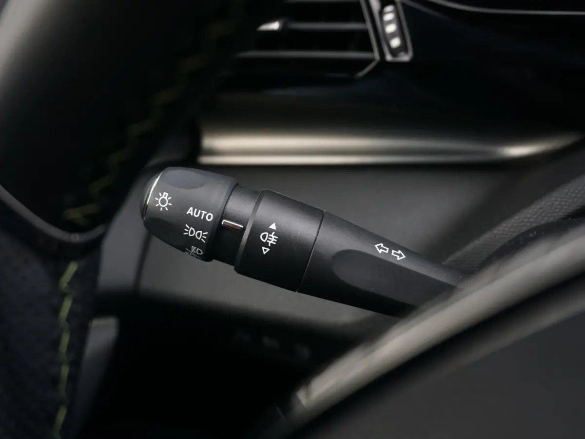 1.6 Plug-in Hybrid 225 GT