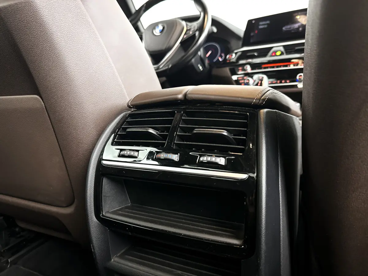 520i High Executive Edition | Navigatie | Head-up Display | Stoelverwarming