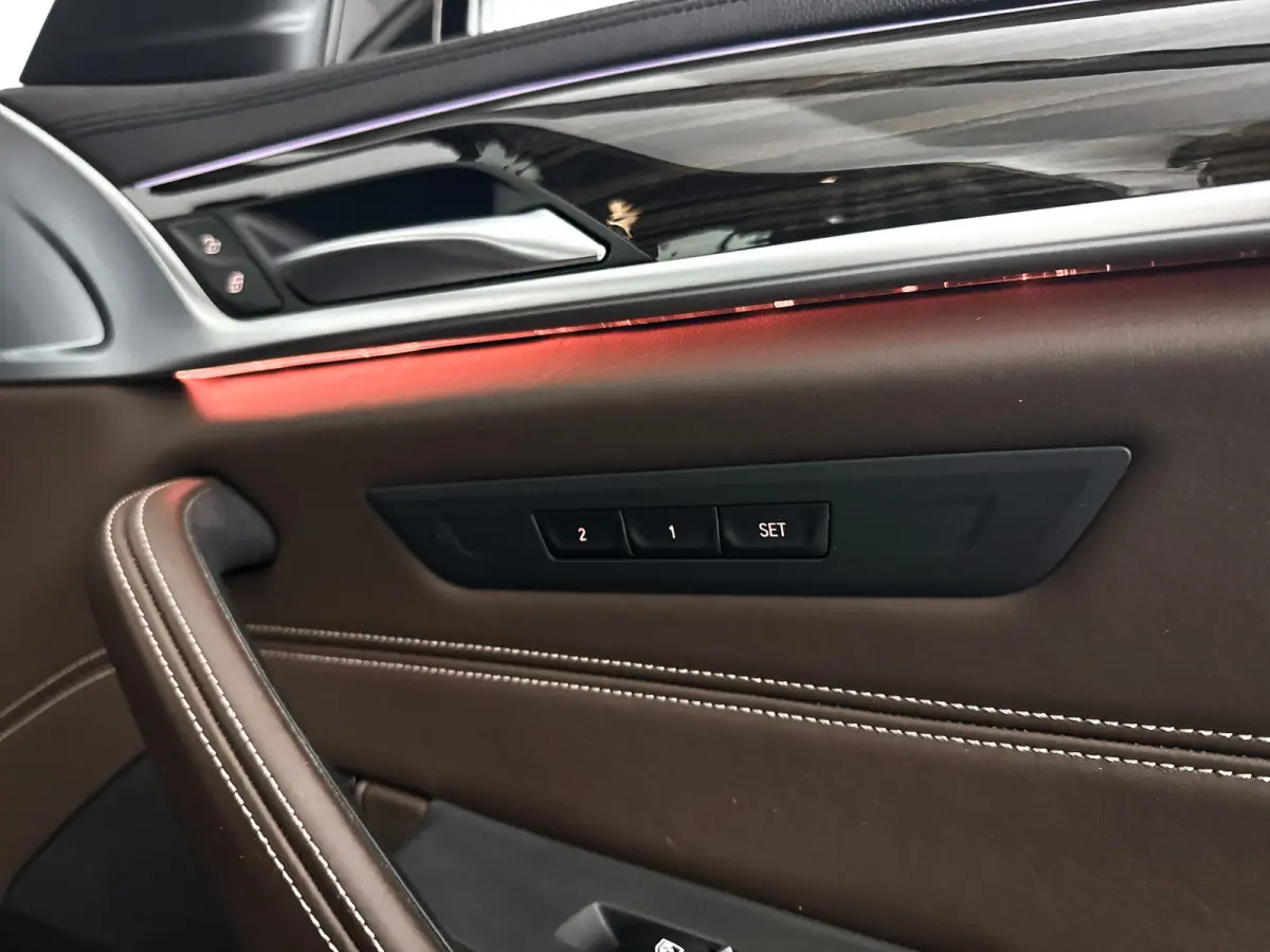 520i High Executive Edition | Navigatie | Head-up Display | Stoelverwarming