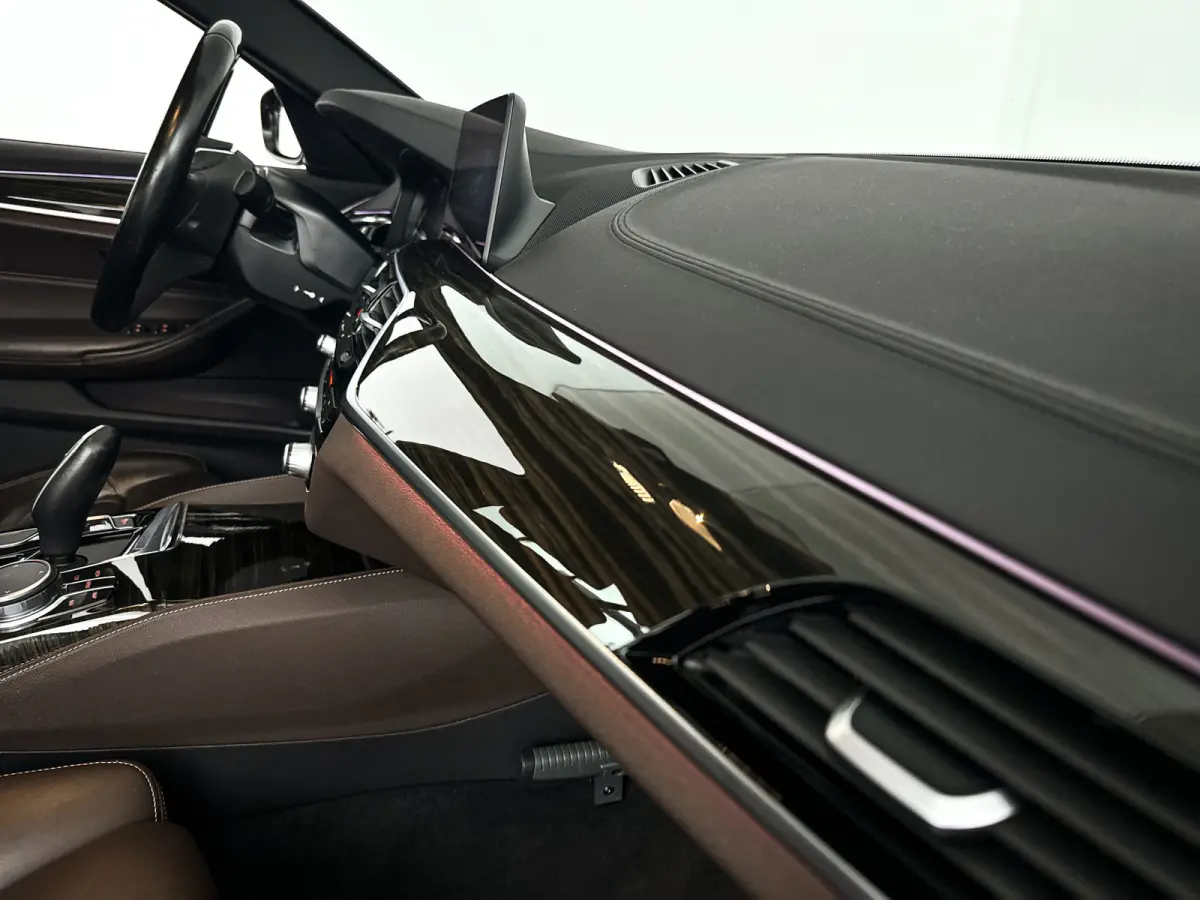 520i High Executive Edition | Navigatie | Head-up Display | Stoelverwarming