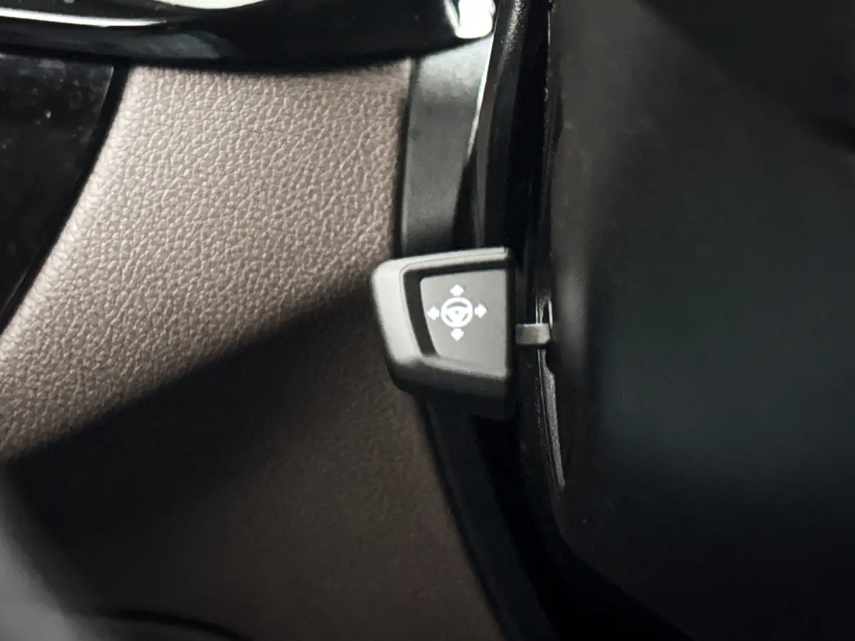 520i High Executive Edition | Navigatie | Head-up Display | Stoelverwarming