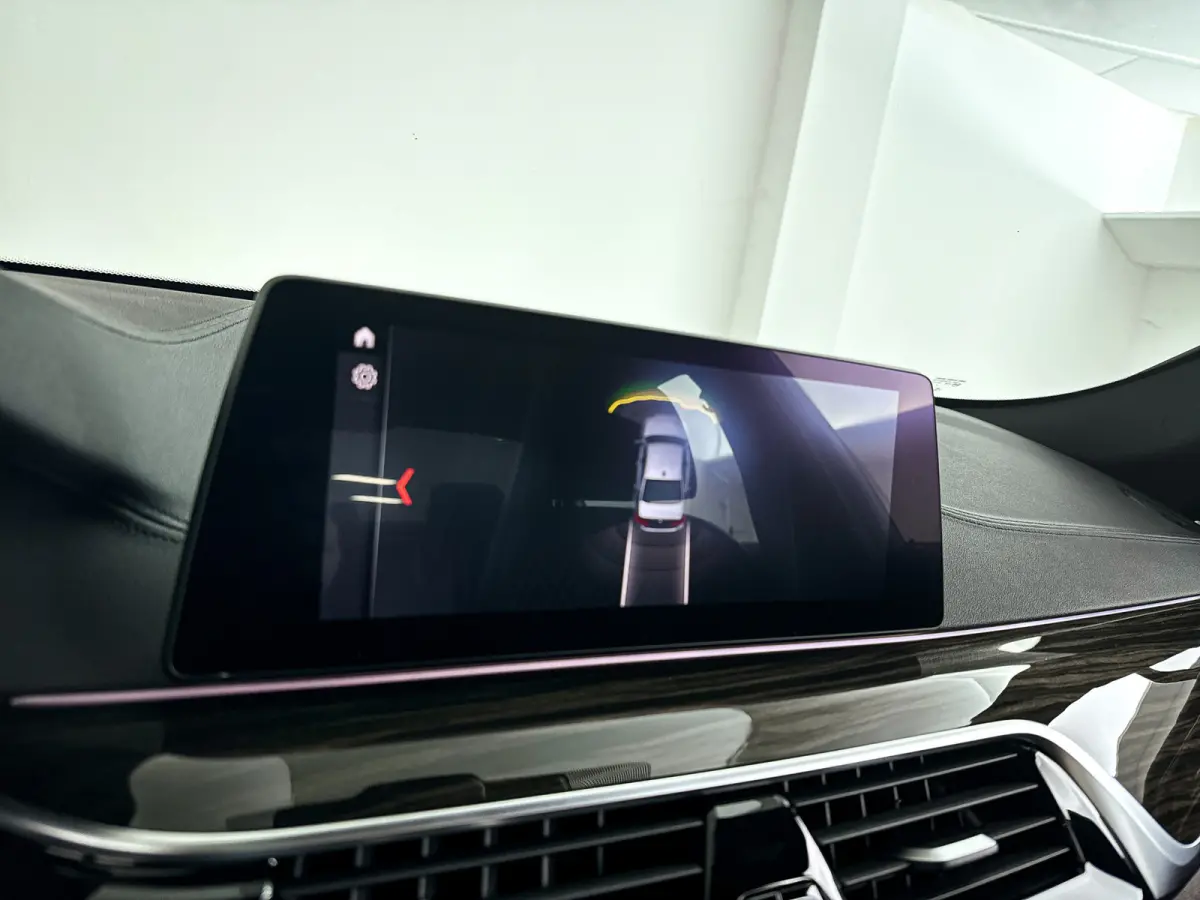 520i High Executive Edition | Navigatie | Head-up Display | Stoelverwarming
