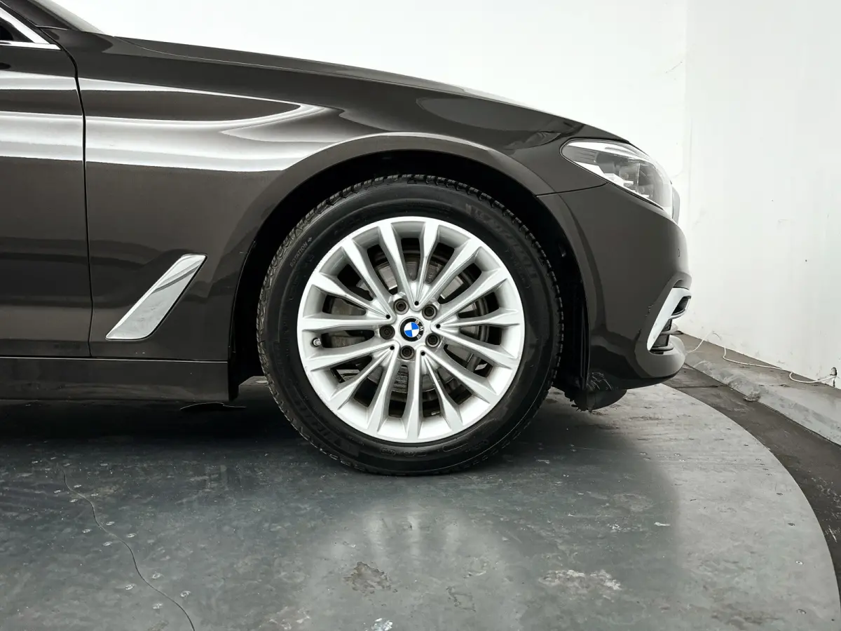 520i High Executive Edition | Navigatie | Head-up Display | Stoelverwarming