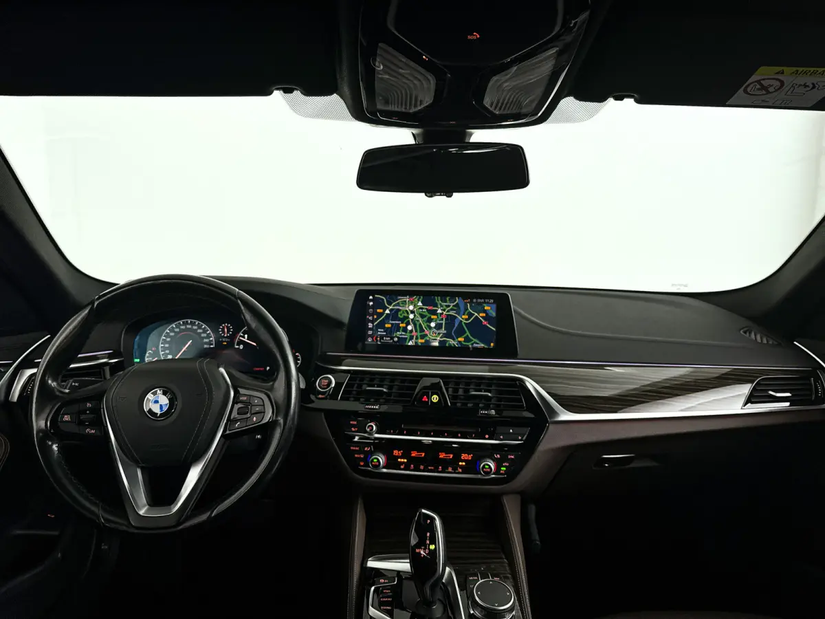 520i High Executive Edition | Navigatie | Head-up Display | Stoelverwarming