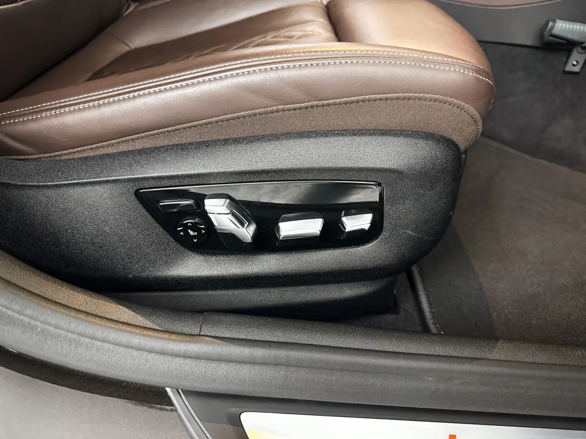 520i High Executive Edition | Navigatie | Head-up Display | Stoelverwarming