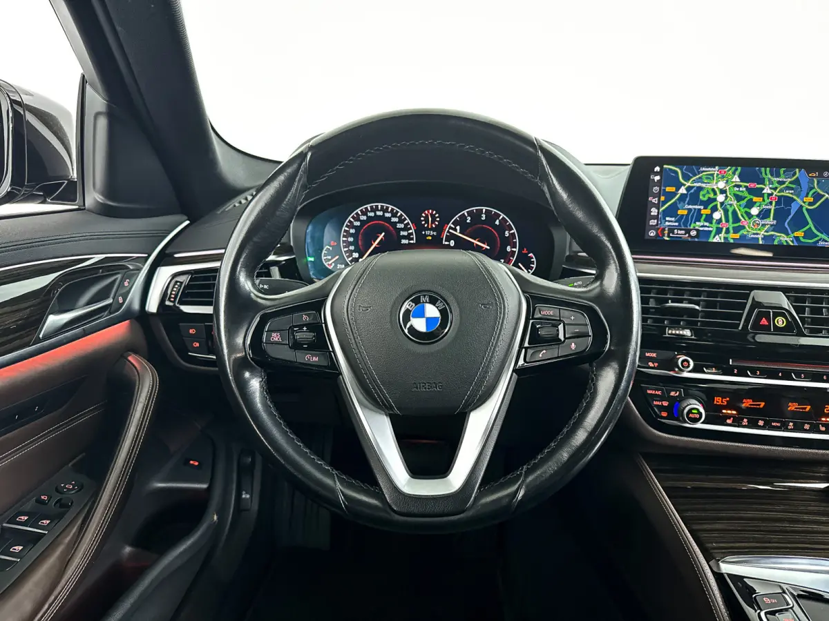 520i High Executive Edition | Navigatie | Head-up Display | Stoelverwarming
