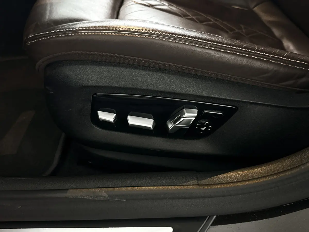 520i High Executive Edition | Navigatie | Head-up Display | Stoelverwarming