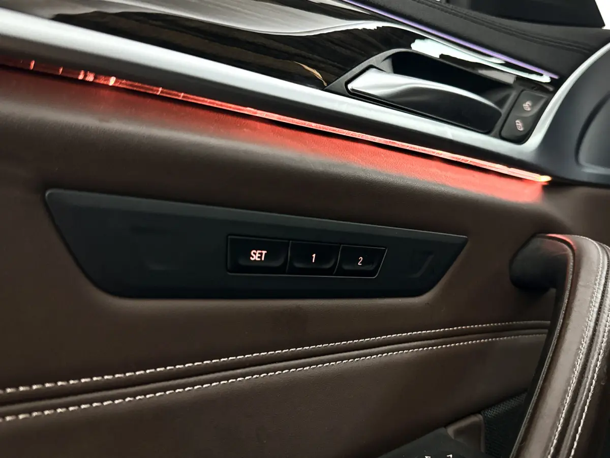 520i High Executive Edition | Navigatie | Head-up Display | Stoelverwarming