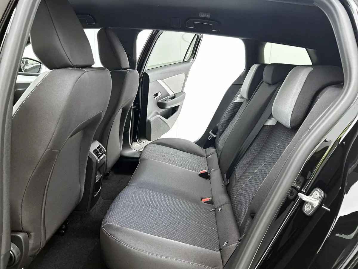 1.2 Hybrid Business Edition 145pk Automaat | NIEUW | SNEL LEVERBAAR | Navigatie | Climate Control | Adaptieve Cruise Control | Achteruitrijcamera | LED | DAB Ontvanger | 16" Lichtmetalen Vel