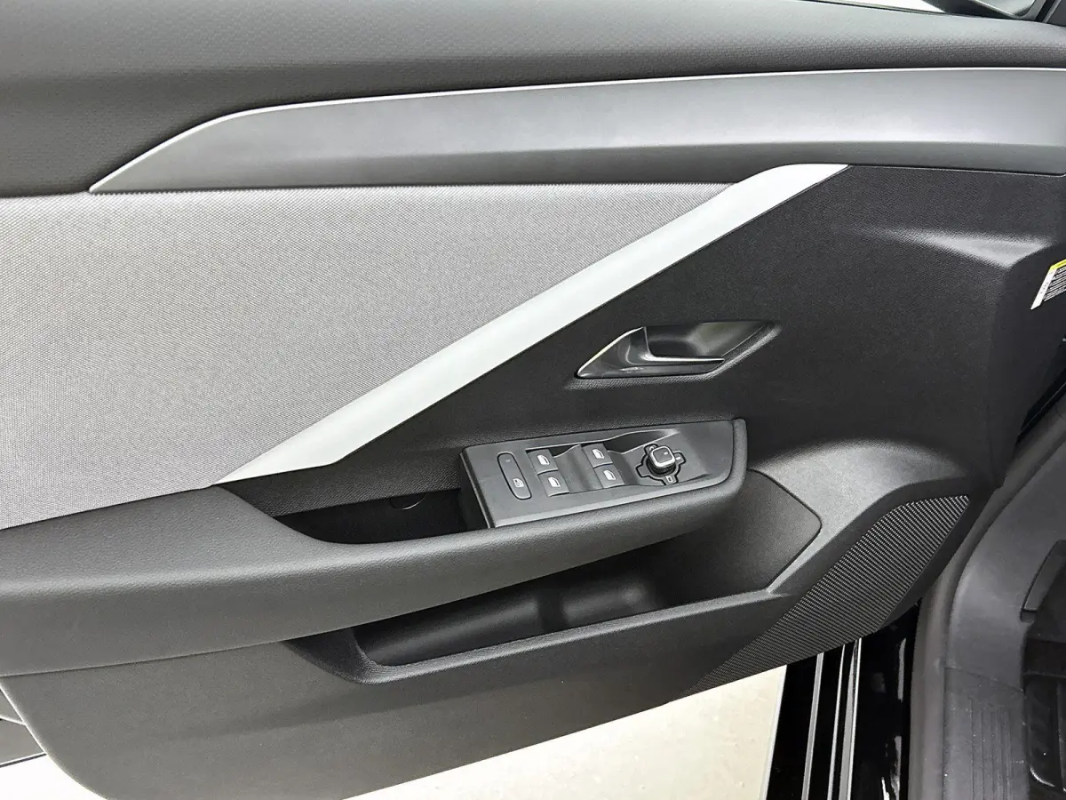 1.2 Hybrid Business Edition 145pk Automaat | NIEUW | SNEL LEVERBAAR | Navigatie | Climate Control | Adaptieve Cruise Control | Achteruitrijcamera | LED | DAB Ontvanger | 16" Lichtmetalen Vel