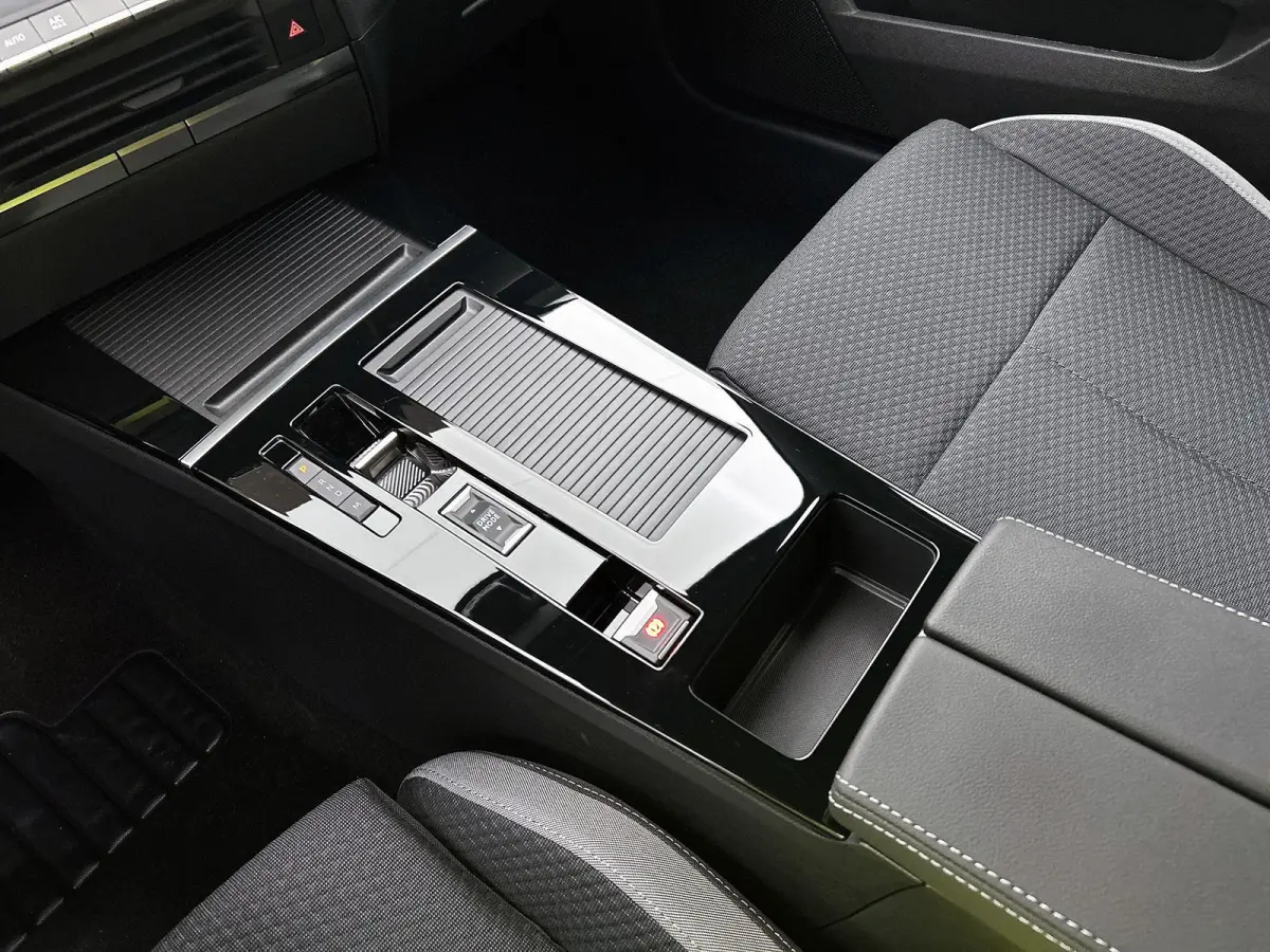 1.2 Hybrid Business Edition 145pk Automaat | NIEUW | SNEL LEVERBAAR | Navigatie | Climate Control | Adaptieve Cruise Control | Achteruitrijcamera | LED | DAB Ontvanger | 16" Lichtmetalen Vel