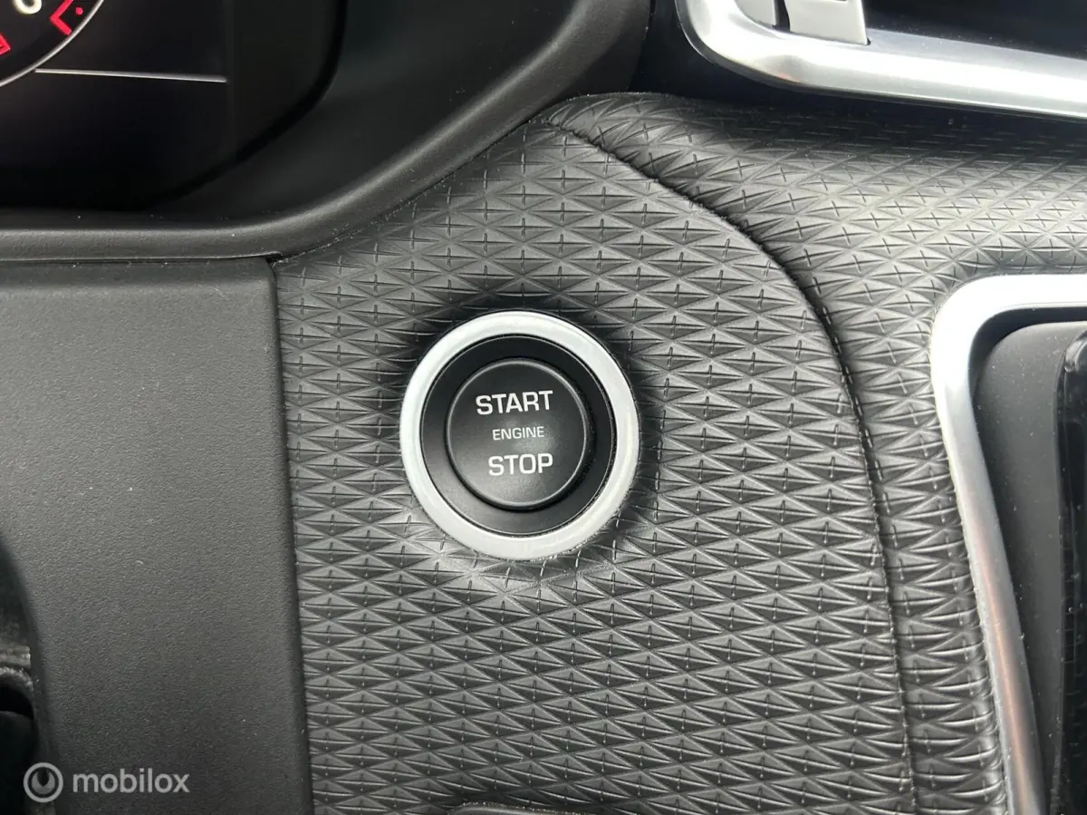 3.0 V6 AWD R-Dynamic HSE | PANO