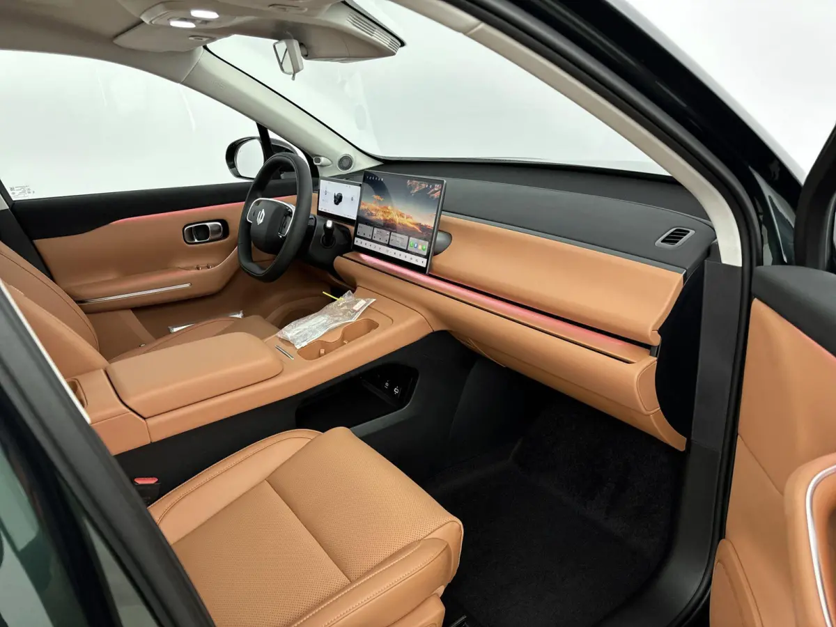 Design 28.4 kWh | Online Navigatie | Adaptieve Cruise Control | Verwarmbare/geventileerde Lederen Stoelen | Handsfree Kofferbak |