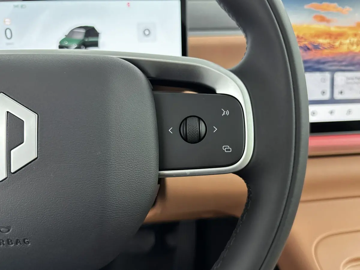 Design 28.4 kWh | Online Navigatie | Adaptieve Cruise Control | Verwarmbare/geventileerde Lederen Stoelen | Handsfree Kofferbak |