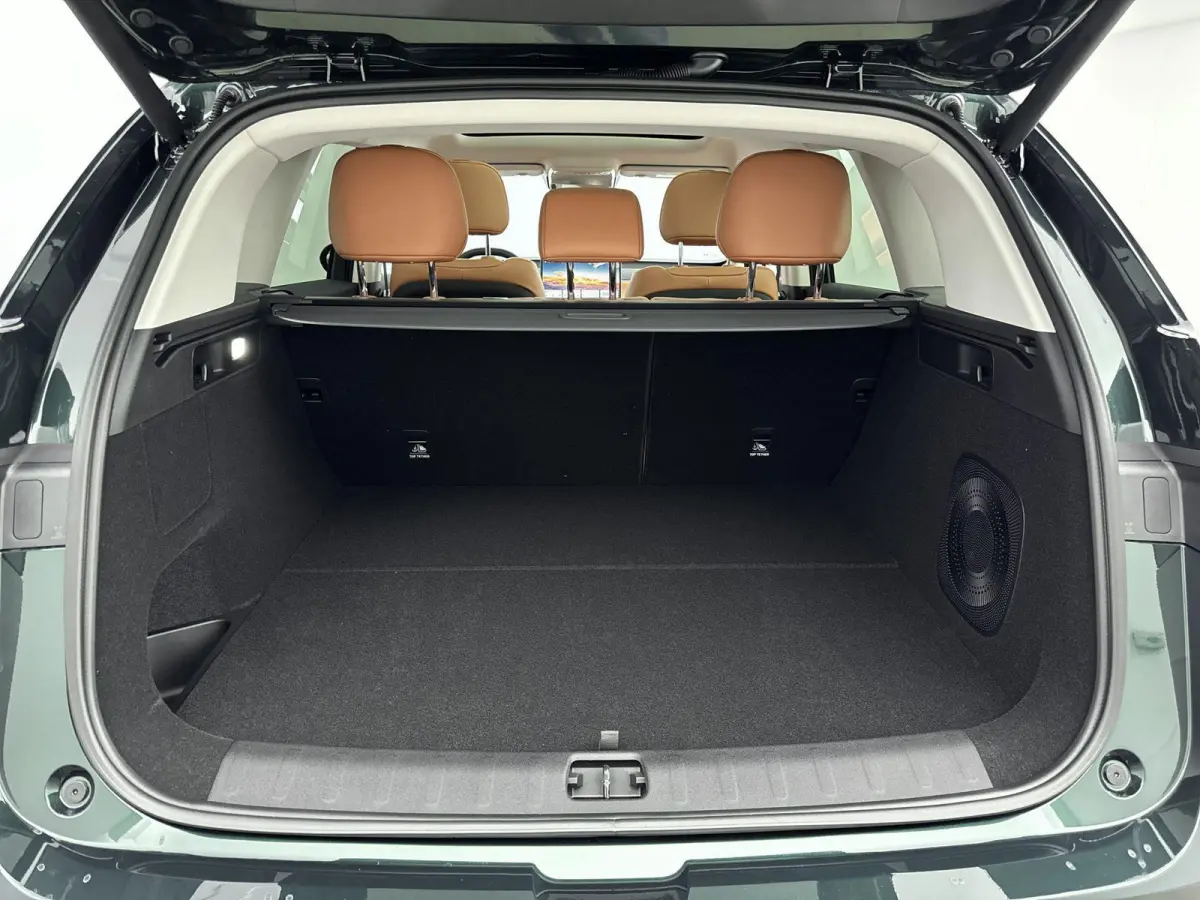 Design 28.4 kWh | Online Navigatie | Adaptieve Cruise Control | Verwarmbare/geventileerde Lederen Stoelen | Handsfree Kofferbak |