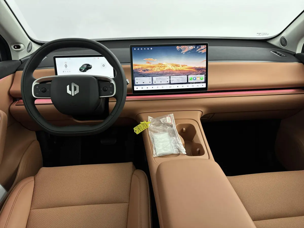 Design 28.4 kWh | Online Navigatie | Adaptieve Cruise Control | Verwarmbare/geventileerde Lederen Stoelen | Handsfree Kofferbak |