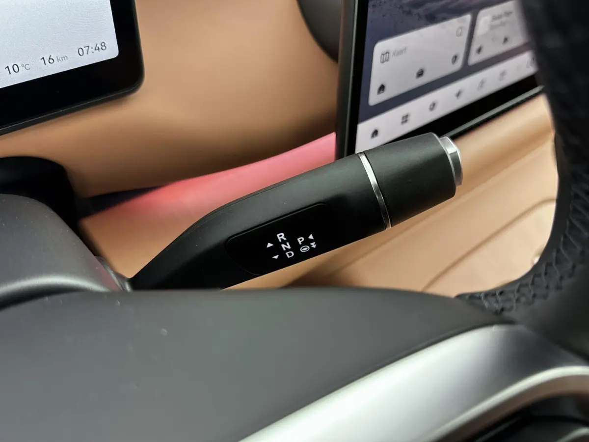 Design 28.4 kWh | Online Navigatie | Adaptieve Cruise Control | Verwarmbare/geventileerde Lederen Stoelen | Handsfree Kofferbak |
