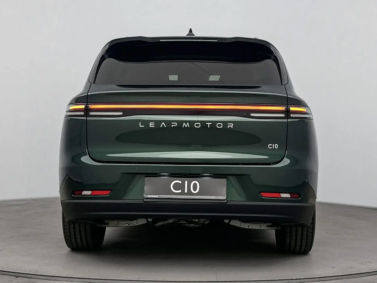 Design 28.4 kWh | Online Navigatie | Adaptieve Cruise Control | Verwarmbare/geventileerde Lederen Stoelen | Handsfree Kofferbak |