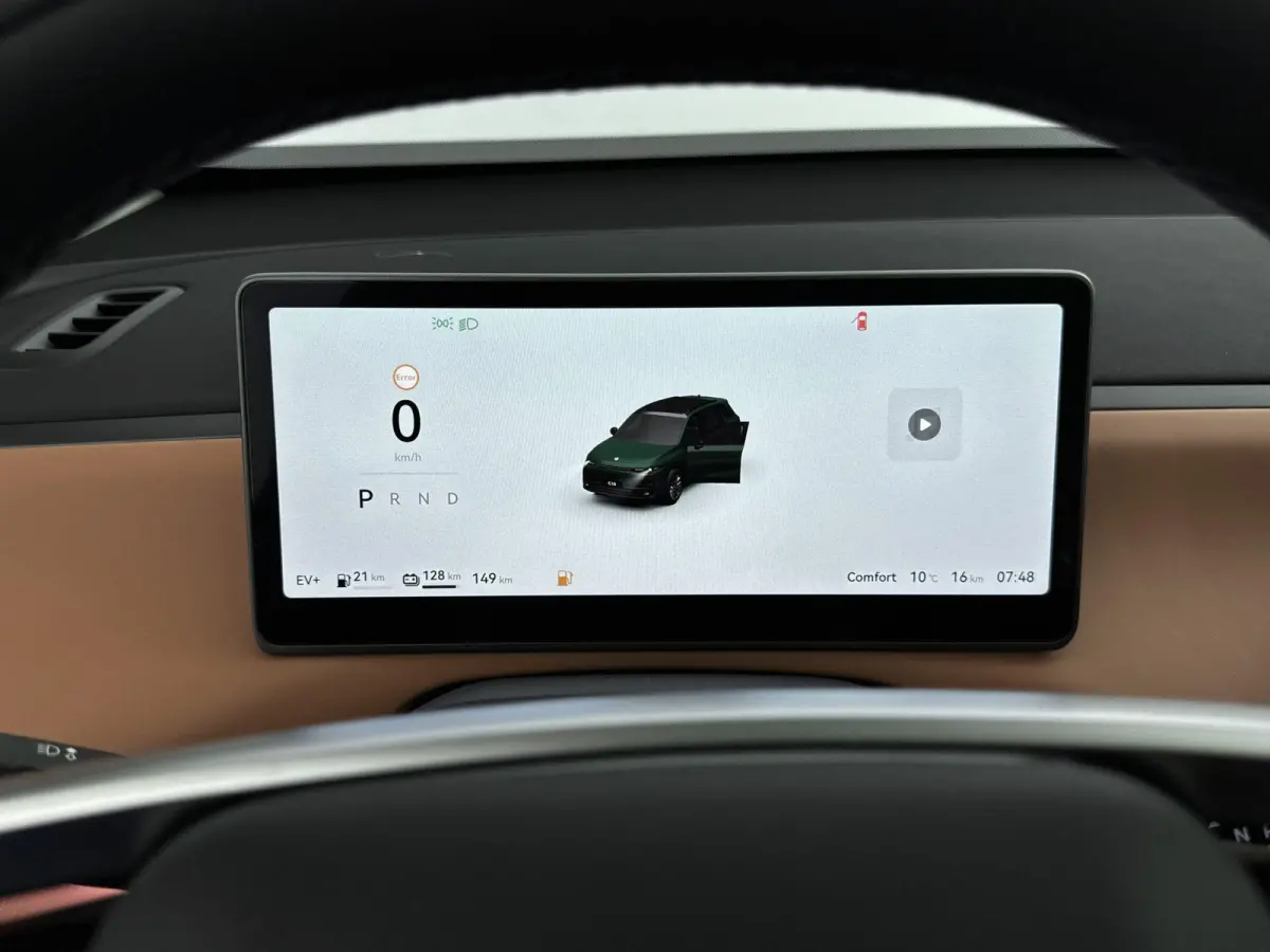 Design 28.4 kWh | Online Navigatie | Adaptieve Cruise Control | Verwarmbare/geventileerde Lederen Stoelen | Handsfree Kofferbak |