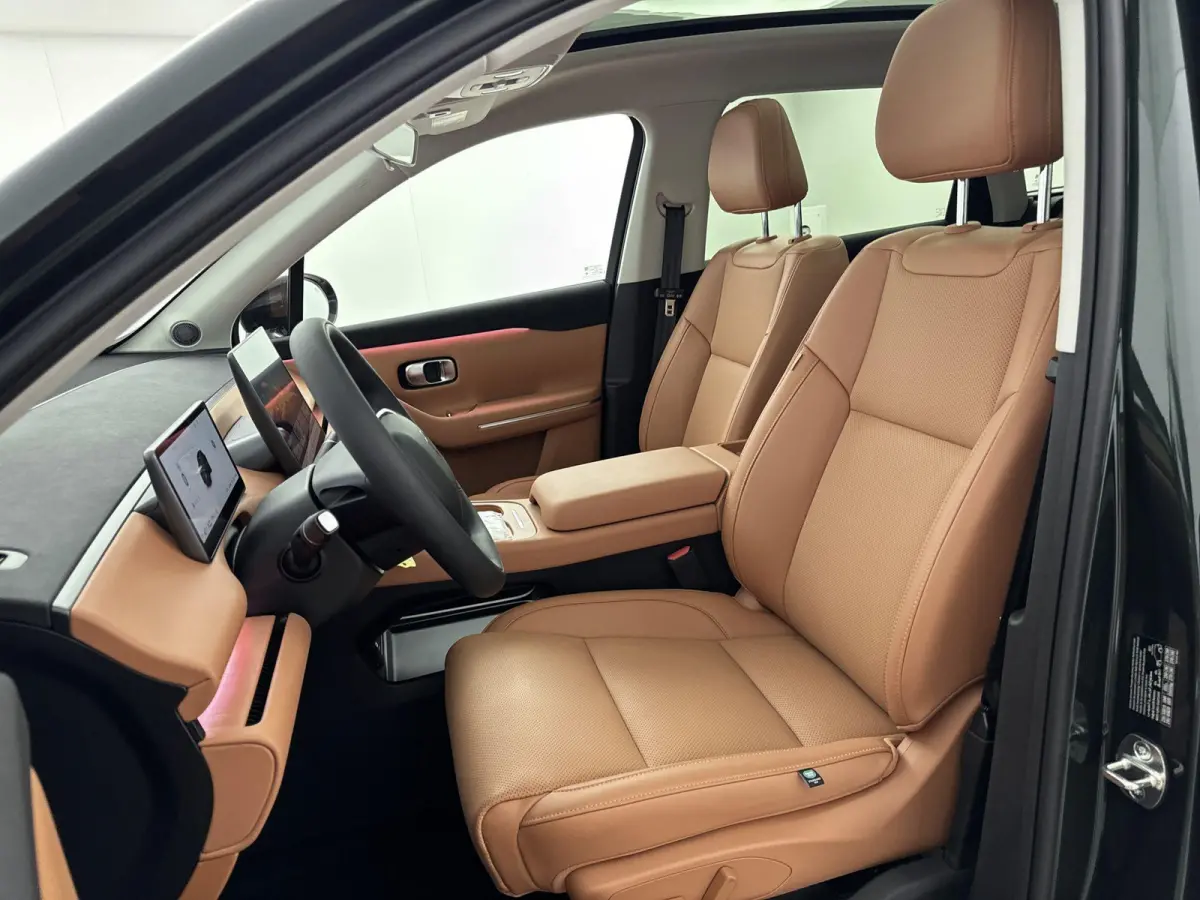 Design 28.4 kWh | Online Navigatie | Adaptieve Cruise Control | Verwarmbare/geventileerde Lederen Stoelen | Handsfree Kofferbak |