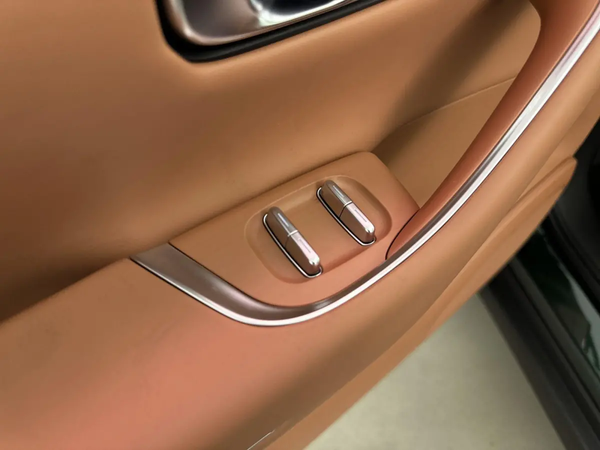 Design 28.4 kWh | Online Navigatie | Adaptieve Cruise Control | Verwarmbare/geventileerde Lederen Stoelen | Handsfree Kofferbak |