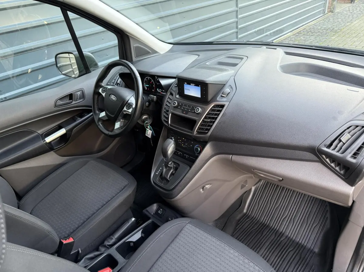 1.5 EcoBlue Automaat Hondenauto 2x Bench/hondenrek