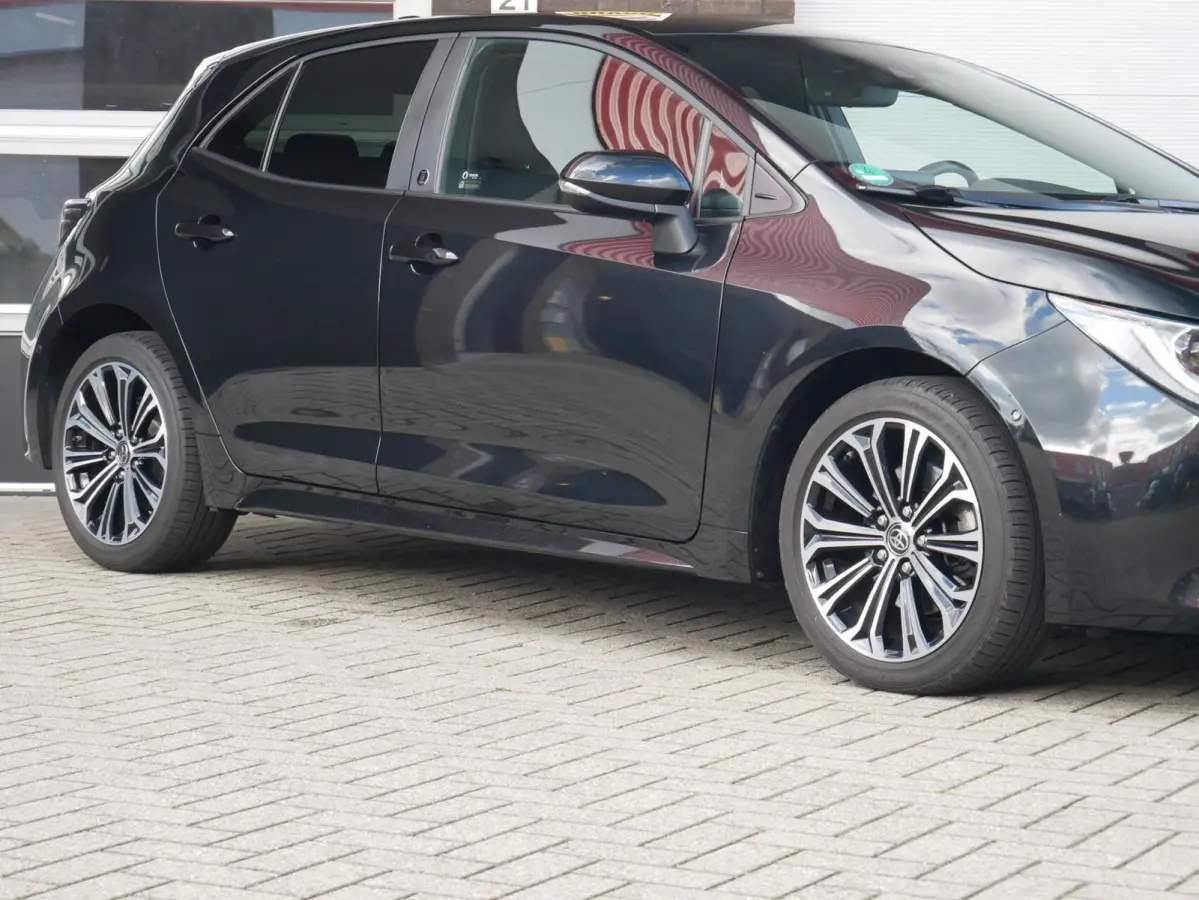 2.0 Hybrid Team D GR Navi+BT| Camera| Dealer onderhouden