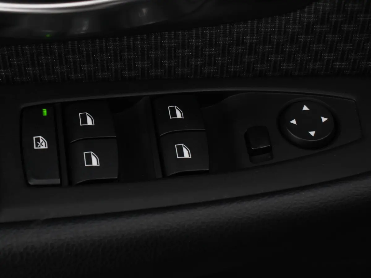 218i Automaat Corporate Lease Executive 7p Cruise control Lichtmetalen velgen Navigatie Parkeersensoren achter Radio LED