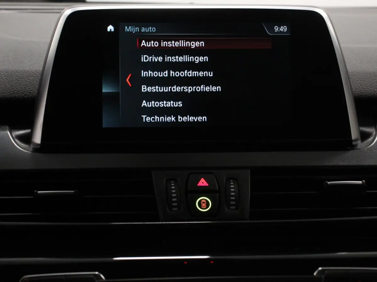 218i Automaat Corporate Lease Executive 7p Cruise control Lichtmetalen velgen Navigatie Parkeersensoren achter Radio LED