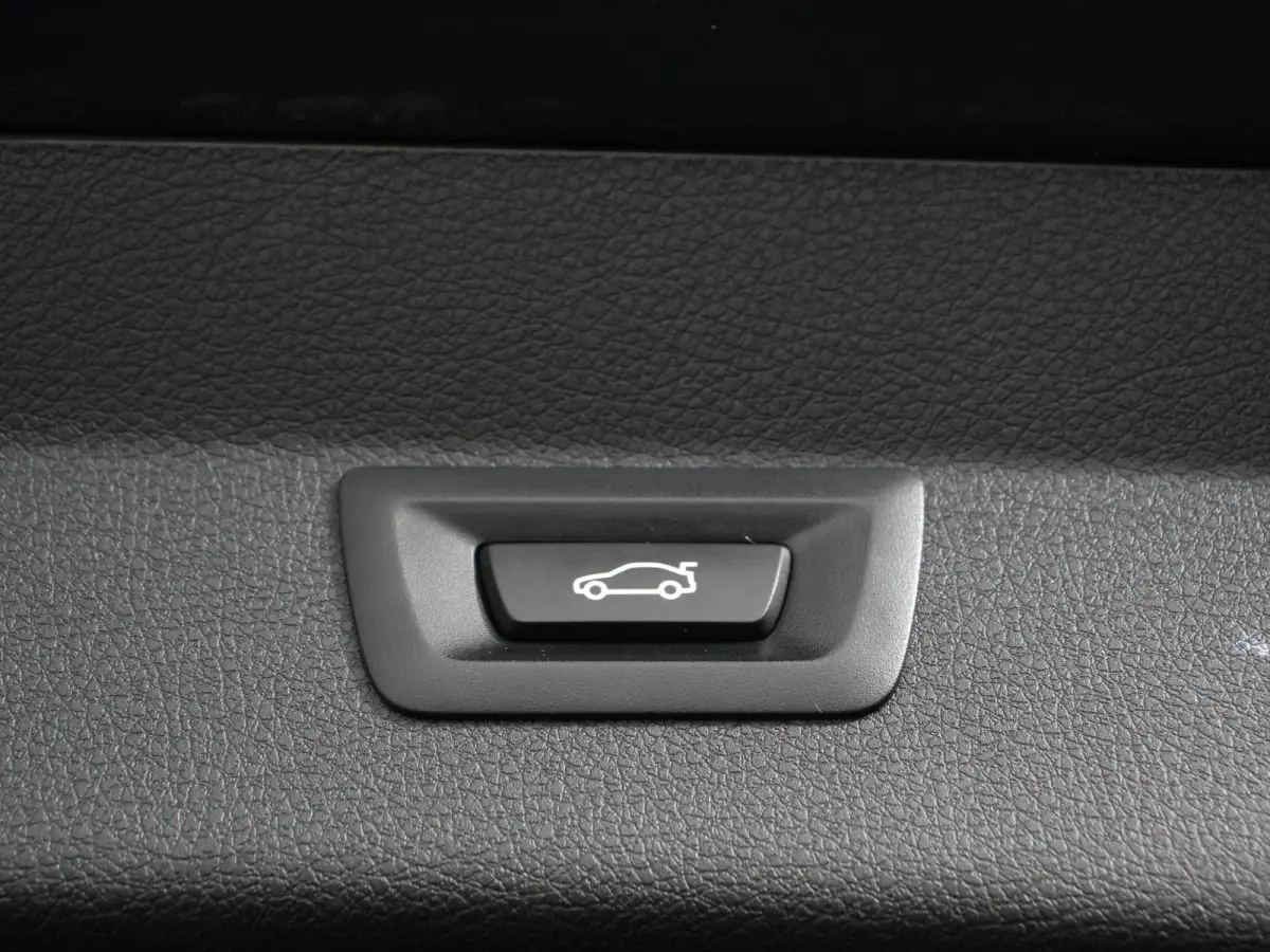 218i Automaat Corporate Lease Executive 7p Cruise control Lichtmetalen velgen Navigatie Parkeersensoren achter Radio LED