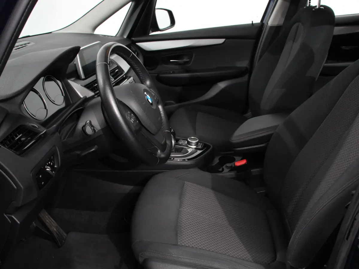 218i Automaat Corporate Lease Executive 7p Cruise control Lichtmetalen velgen Navigatie Parkeersensoren achter Radio LED