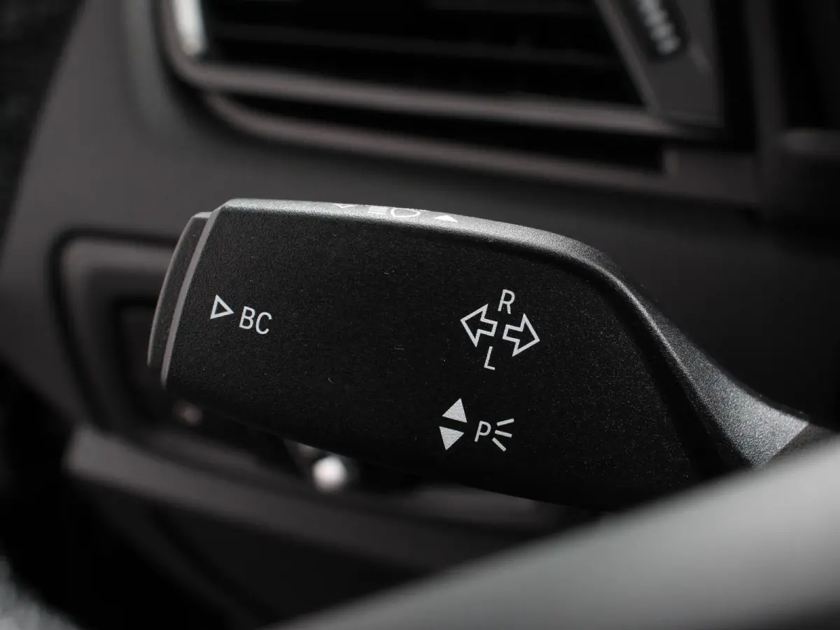 218i Automaat Corporate Lease Executive 7p Cruise control Lichtmetalen velgen Navigatie Parkeersensoren achter Radio LED