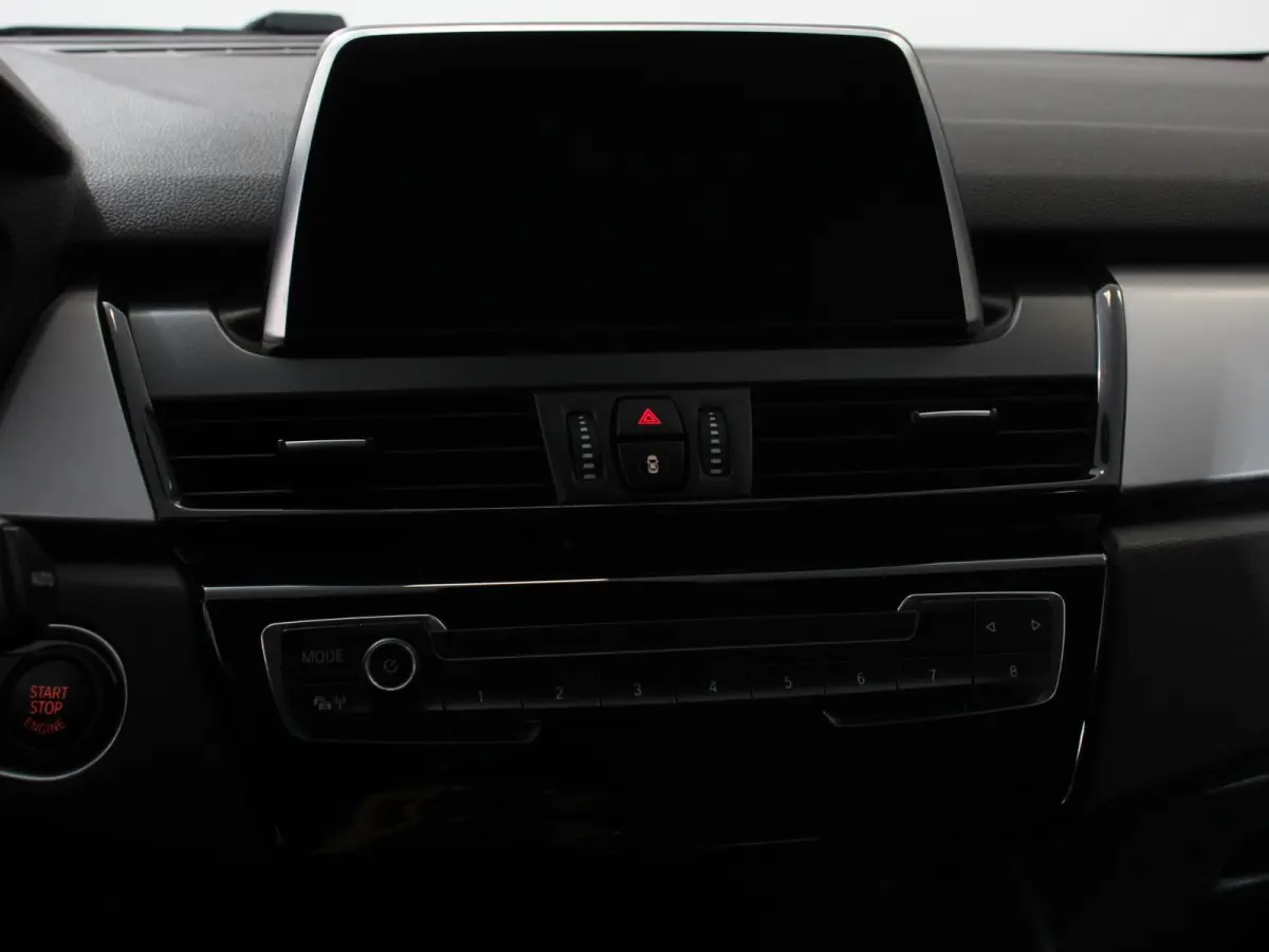 218i Automaat Corporate Lease Executive 7p Cruise control Lichtmetalen velgen Navigatie Parkeersensoren achter Radio LED